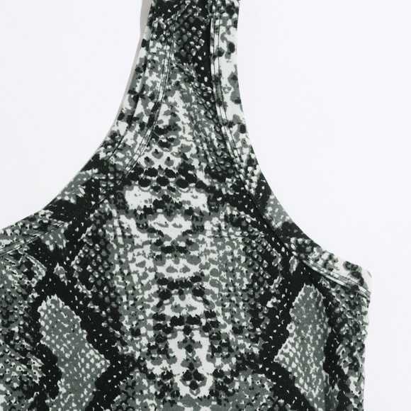 One Shoulder Snakeskin Print Crop Top - Picture 3 of 6